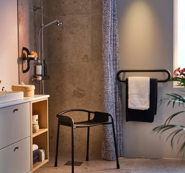 Vivere senza barriere: la nuova collezione IKEA che unisce estetica e design inclusivo Vivere senza barriere: la nuova collezione IKEA che unisce estetica e design inclusivo
