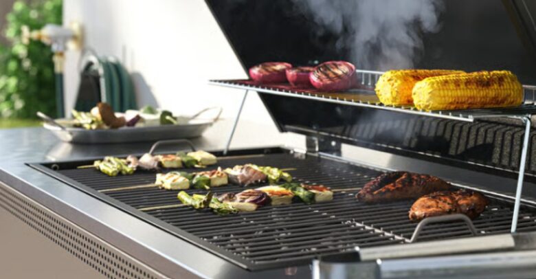 Scopri la linea di arredo IKEA pensata per il tuo angolo barbecue in Giardino