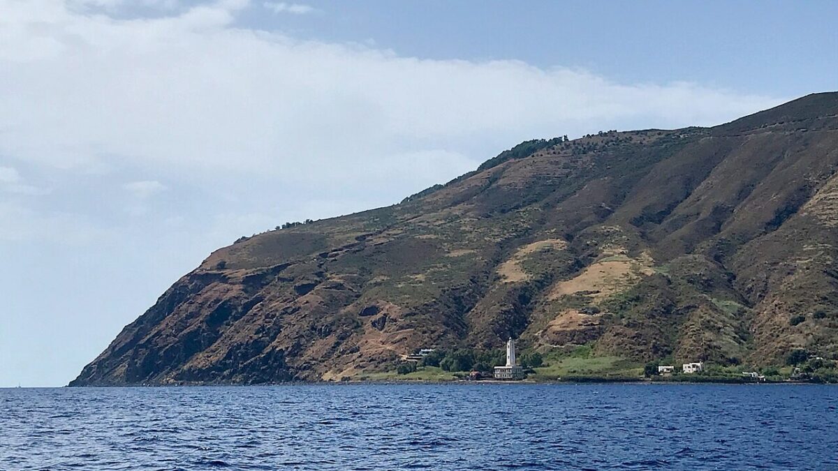 Vulcano, l’isola selvaggia e dall’anima autentica che vi conquisterà questa estate