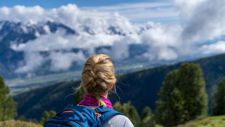 Ecco cosa mettere in valigia per dei look da montagna al top