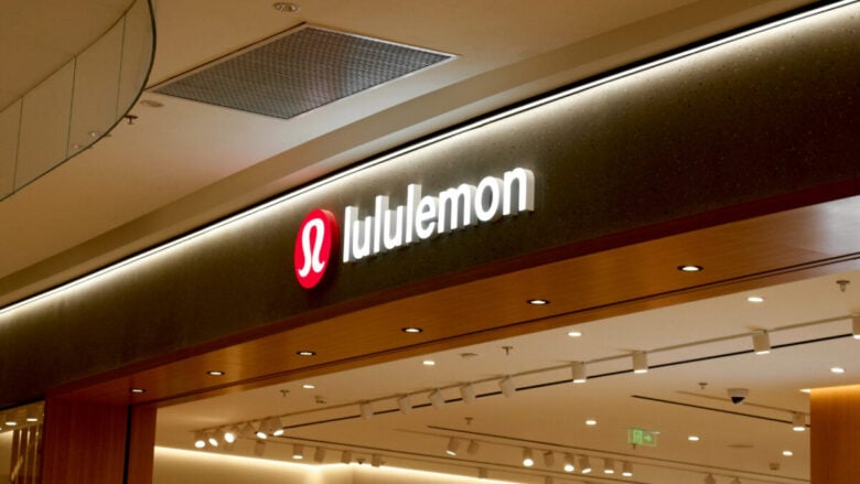 Lululemon, il marchio athleisure amato in tutto il mondo, apre a Milano. Ecco i dettagli…