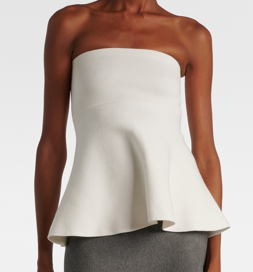 Sapevate che i top peplum sono il pezzo forte anche dell’Estate 2025?