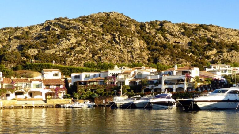 Vacanze a 5 stelle in Sardegna? Ecco una delle destinazioni più patinate e lussuose dell’isola