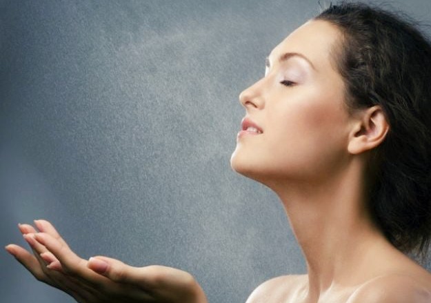 Acqua termale, un prezioso alleato estivo: 8 modi per usarla al top Acqua termale, un prezioso alleato estivo: 8 modi per usarla al top