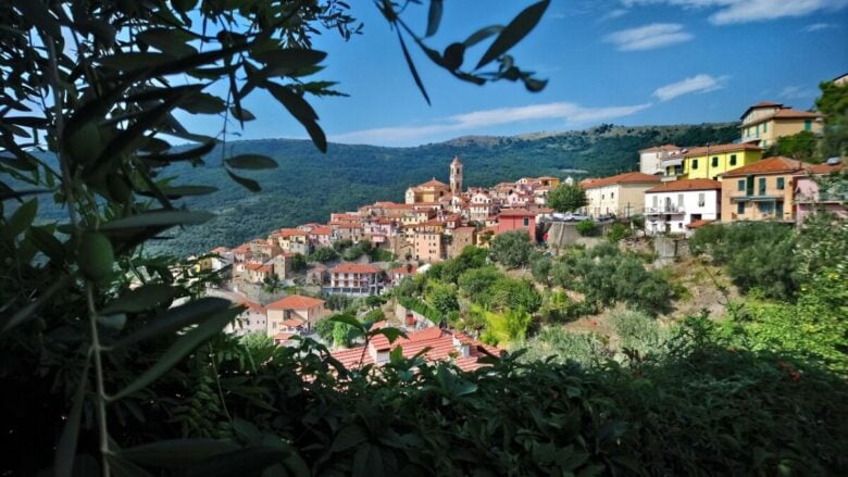 Un piccolo borgo dell’entroterra ligure da visitare in un weekend estivo