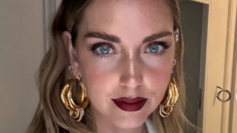 Chiara Ferragni è una vera icona di stile a Parigi con l’abito Haute Couture firmato Schiaparelli