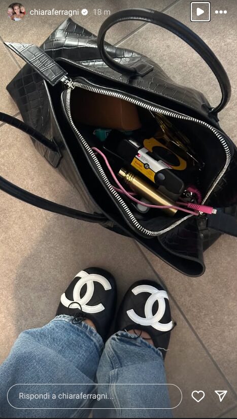 Chiara Ferragni sfoggia le ballerine griffate che tutte vorrebbero: ecco quali e quanto costano! Chiara Ferragni sfoggia le ballerine griffate che tutte vorrebbero: ecco quali e quanto costano!