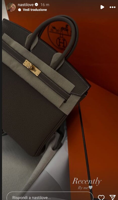 Chiara Nasti mostra sui social il suo ultimo autoregalo: si tratta di un accessorio luxury che vale oltre i 20 mila euro! Chiara Nasti mostra sui social il suo ultimo autoregalo: si tratta di un accessorio luxury che vale oltre i 20 mila euro!