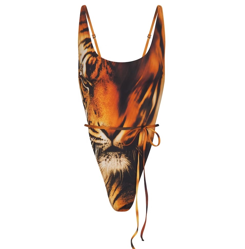 Roberto Cavalli x Skims, la collaborazione che sta facendo impazzire le fashion addicted Roberto Cavalli x Skims, la collaborazione che sta facendo impazzire le fashion addicted