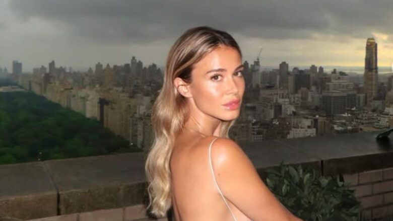 Diletta Leotta brilla con il mini dress tempestato di paillettes: divina!