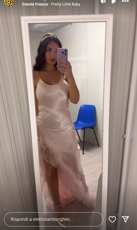Elettra Lamborghini è una vera diva con l’abito lungo con piume e il cerchietto di cristalli! Elettra Lamborghini è una vera diva con l’abito lungo con piume e il cerchietto di cristalli!