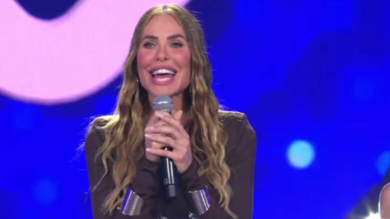 Ilary Blasi, per la prima puntata di Battiti Live punta sul colore Pantone 2025, il mocha mousse!