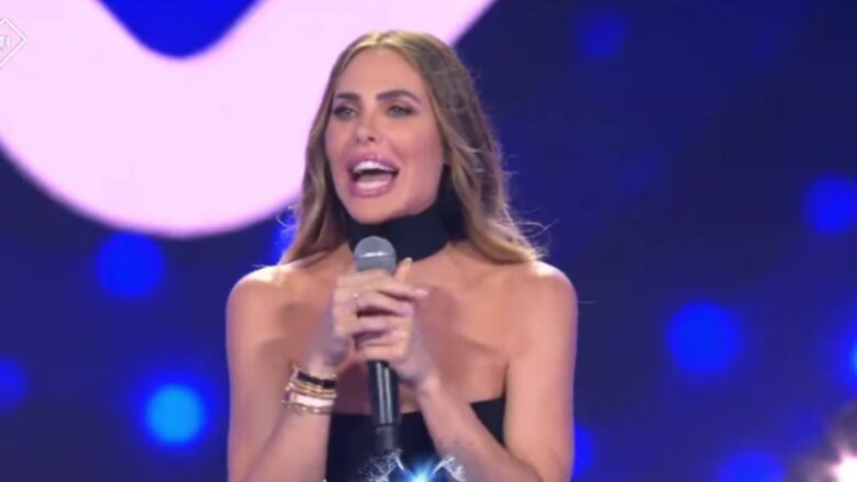 Ilary Blasi si conferma regina di stile per l’estate 2025 con il suo Look rock-chic e accessori griffati per la seconda puntata di Battiti Live