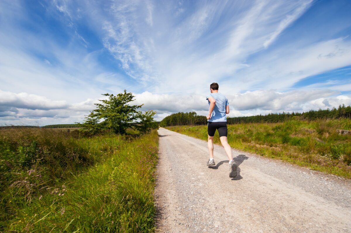 Sempre in forma, anche in vacanza: i trucchi per allenarti anche lontano da casa Sempre in forma, anche in vacanza: i trucchi per allenarti anche lontano da casa
