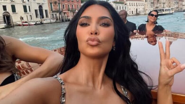 Kim Kardashian lancia lo shapewear per modellare il viso ed è già sold out!