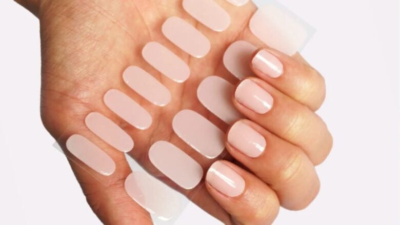 Per una Manicure veloce ed impeccabile, punta sugli Smalti adesivi