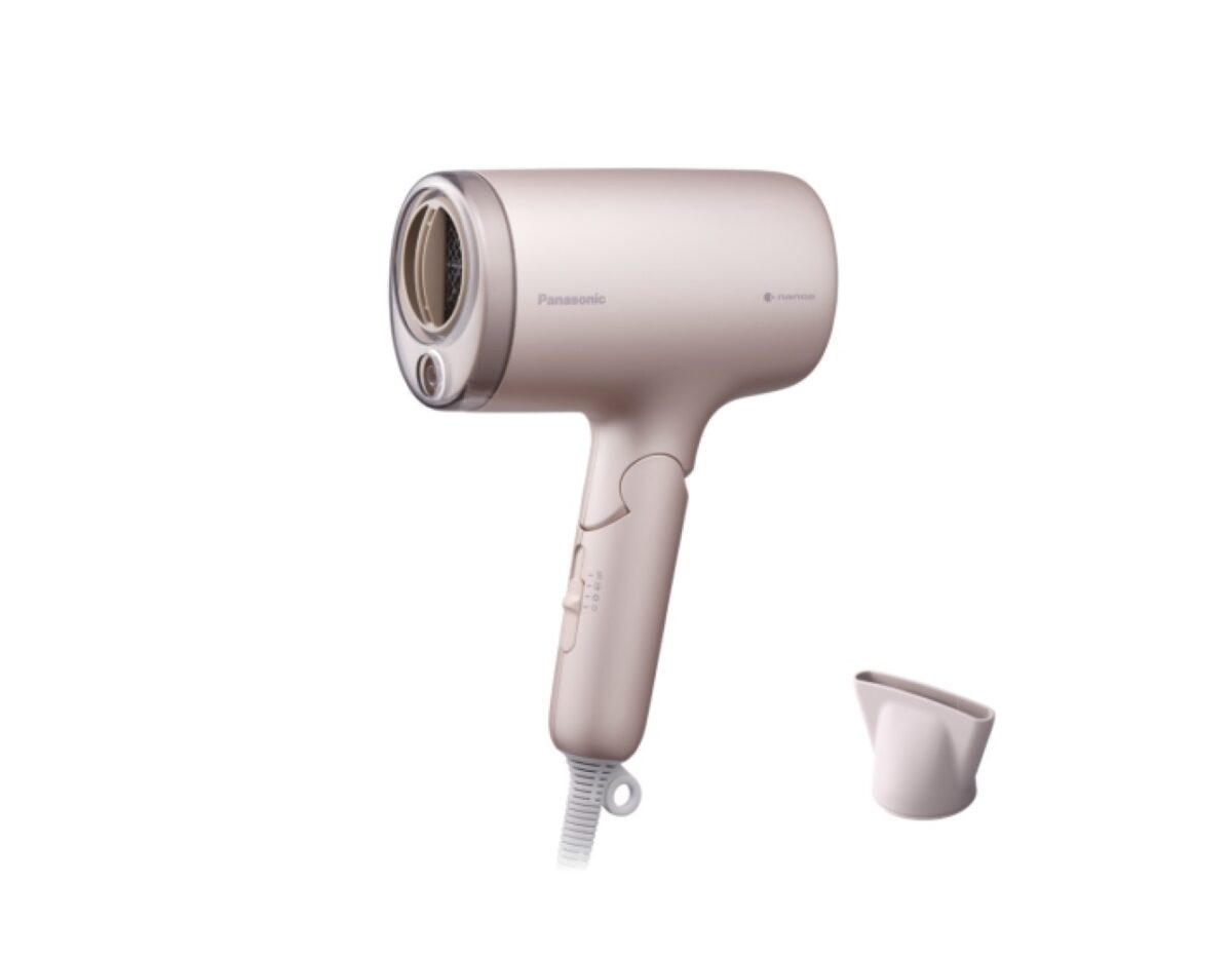 Il nuovo asciugacapelli Panasonic che rivitalizza i capelli: ecco la novità che trasforma la piega in un trattamento di bellezza Il nuovo asciugacapelli Panasonic che rivitalizza i capelli: ecco la novità che trasforma la piega in un trattamento di bellezza