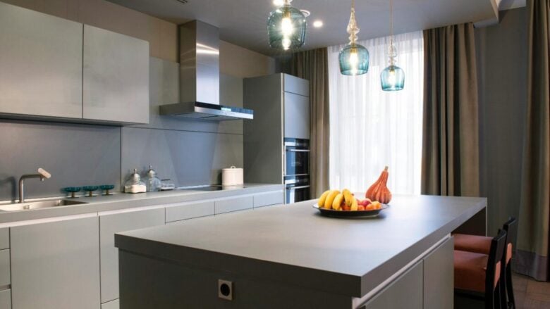 Piani cucina 2025: ecco materiali e finiture di tendenza per uno stile elegante e contemporaneo