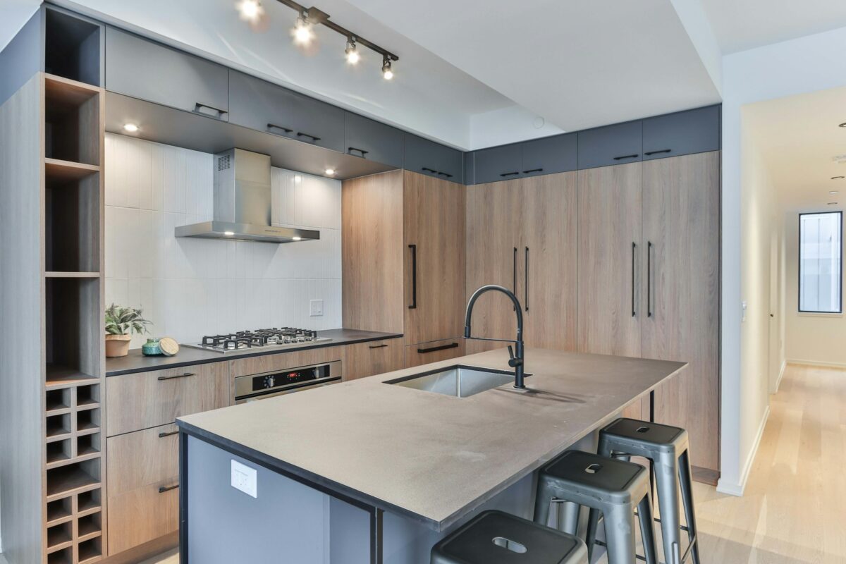 Piani cucina 2025: ecco materiali e finiture di tendenza per uno stile elegante e contemporaneo