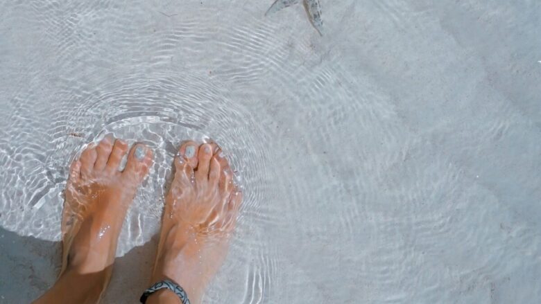 Piedi impeccabili con la BIAB pedicure: il trattamento must dell’estate 2025