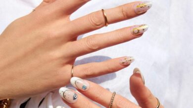 La manicure estiva si impreziosisce di vivacissimi Sticker!