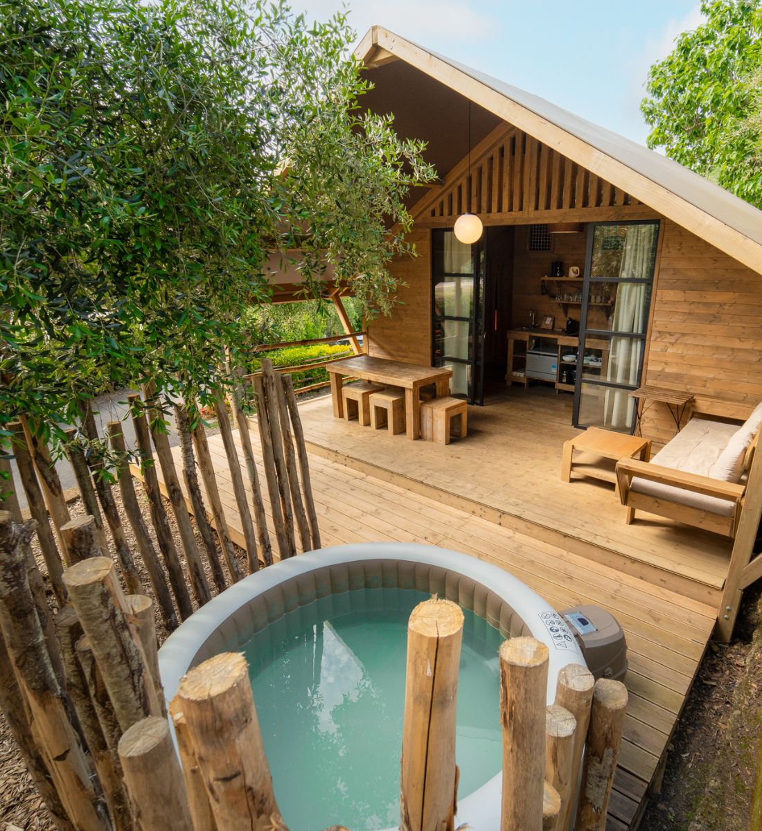 Estate 2025 all’insegna del glamping: le strutture in Italia dove campeggiare con stile!