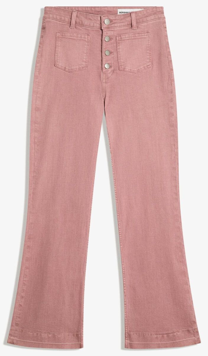I jeans colorati sono il grande trend dell’Estate 2025
