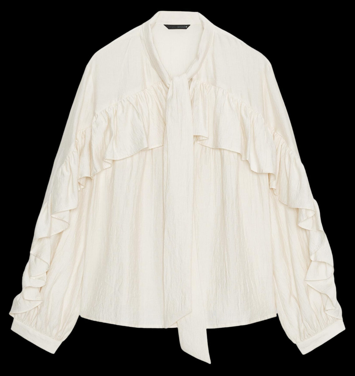 Le bluse con fiocco intorno al collo per dei look da ufficio trendy e chic Le bluse con fiocco intorno al collo per dei look da ufficio trendy e chic