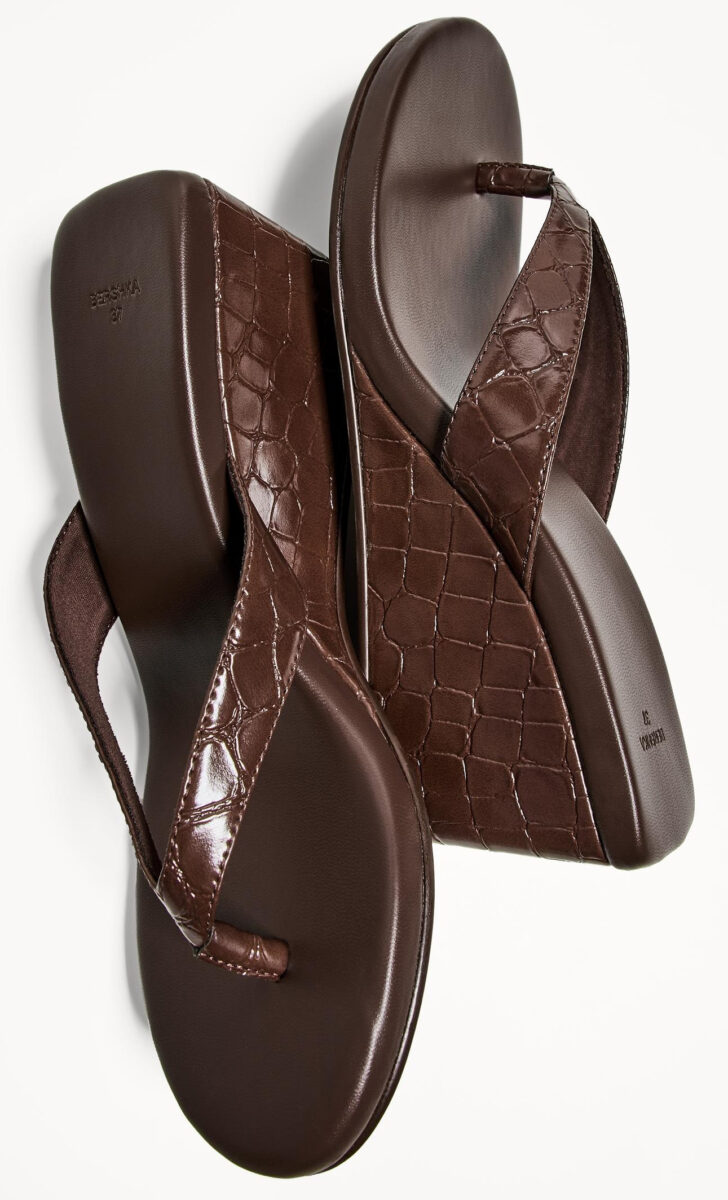 Le scarpe più cool dell’Estate? Le infradito con zeppa, trendy e comfy Le scarpe più cool dell’Estate? Le infradito con zeppa, trendy e comfy