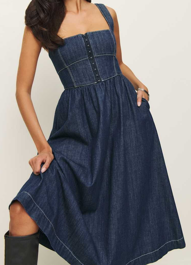 Ecco i vestiti di jeans da acquistare subito e indossare fino a settembre…. Ecco i vestiti di jeans da acquistare subito e indossare fino a settembre….