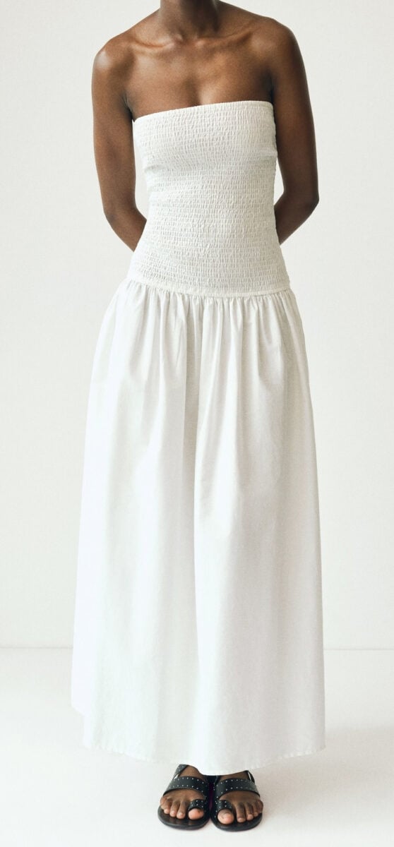 Gli abiti bianchi lunghi per dei look di fine Estate super chic