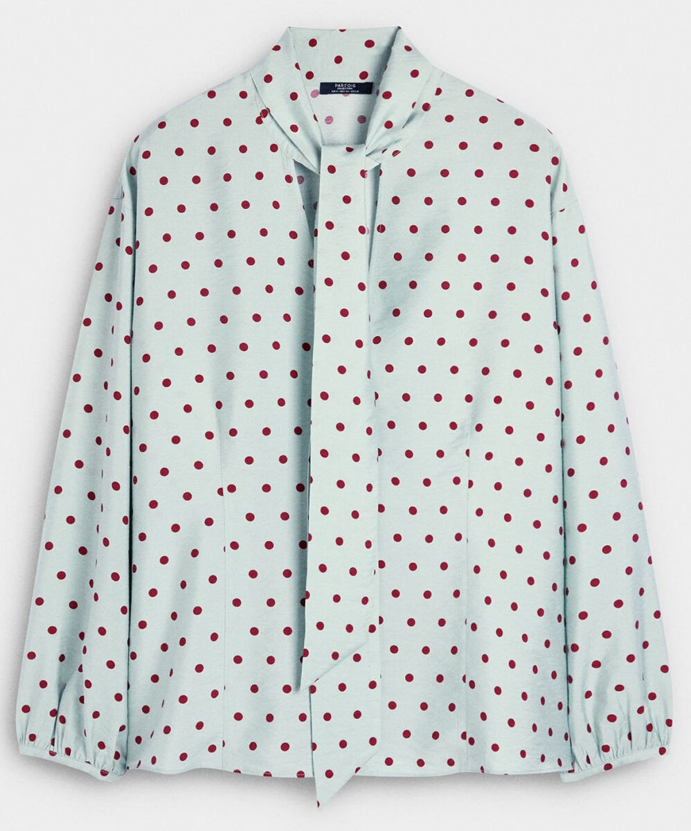 Le bluse con fiocco intorno al collo per dei look da ufficio trendy e chic Le bluse con fiocco intorno al collo per dei look da ufficio trendy e chic