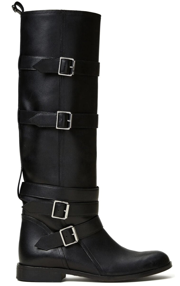Gli stivali biker sono il feticcio (anche) dell’Autunno 2025. Glam e grintosi!