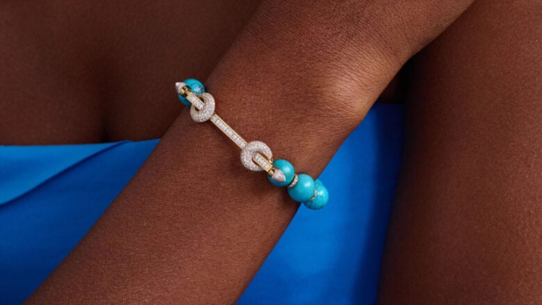 Turchesi e glamour: sono i gioielli dell’estate pronti a dare un twist ai tuoi outfit