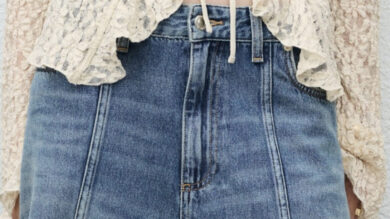 Le gonne di jeans lunghe si confermano il must di stile dell’Estate 2025