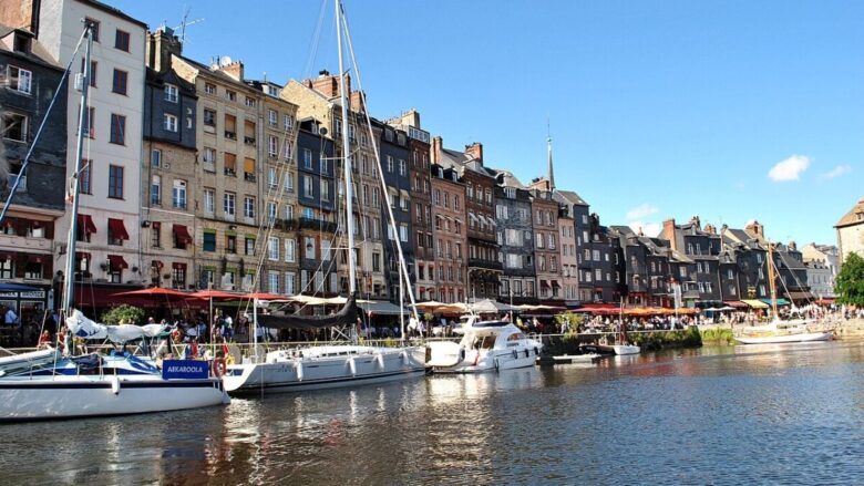 Ecco Honfleur, una bellezza della Normandia in cui organizzare il primo weekend autunnale