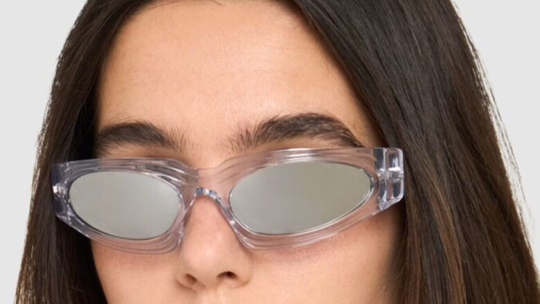 Sapevate che gli occhiali da sole a specchio sono il trend dell’Estate 2025?