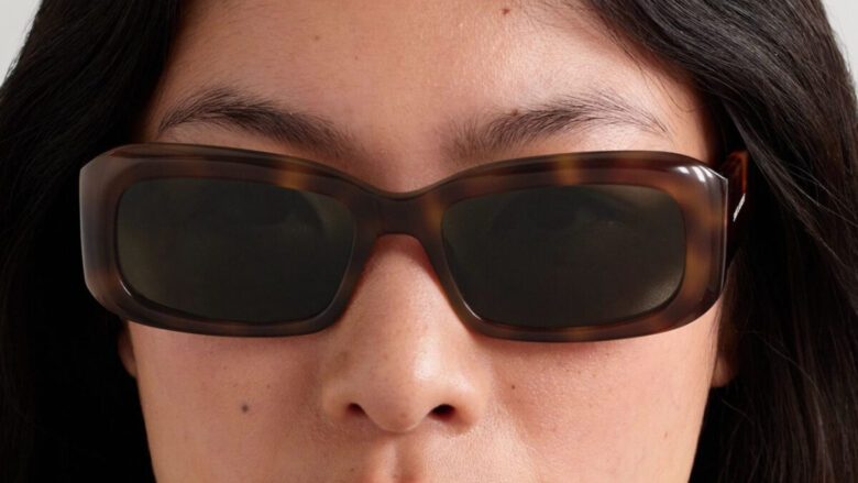 Sono gli occhiali da sole con montatura tartarugata il must have dell’Estate 2025