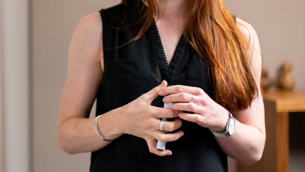 Gli outfit perfetti per chi va in ufficio anche ad Agosto
