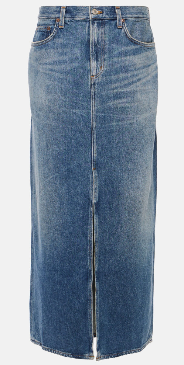 Le gonne di jeans lunghe si confermano il must di stile dell’Estate 2025 Le gonne di jeans lunghe si confermano il must di stile dell’Estate 2025
