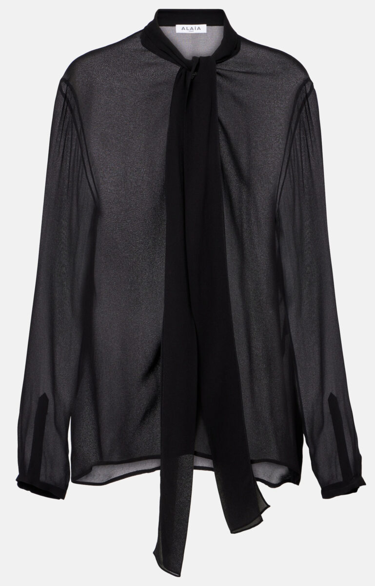 Le bluse con fiocco intorno al collo per dei look da ufficio trendy e chic Le bluse con fiocco intorno al collo per dei look da ufficio trendy e chic