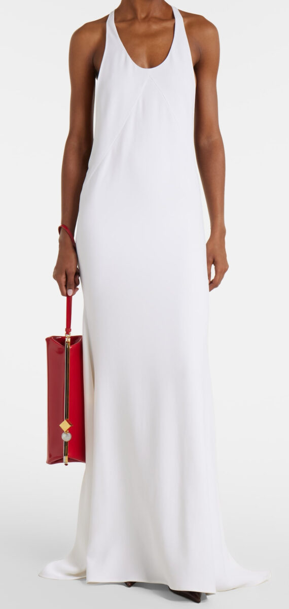 Gli abiti bianchi lunghi per dei look di fine Estate super chic