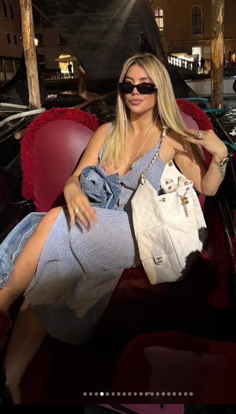 Wanda Nara, neppure in estate rinuncia agli acquisti luxury: quanto ha speso per l’ultimo modello di Chanel appena uscito! Wanda Nara, neppure in estate rinuncia agli acquisti luxury: quanto ha speso per l’ultimo modello di Chanel appena uscito!