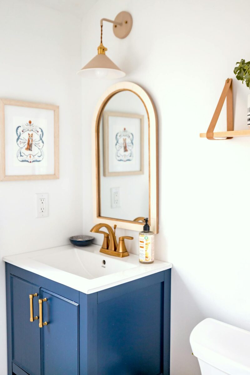 Come arredare al meglio il bagno di servizio: idee per renderlo pratico e accogliente Come arredare al meglio il bagno di servizio: idee per renderlo pratico e accogliente