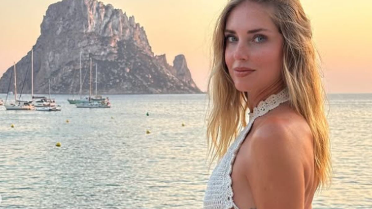 Chiara Ferragni sfoggia il perfetto Look da viaggio con gli accessori griffati: ecco quanto costano!