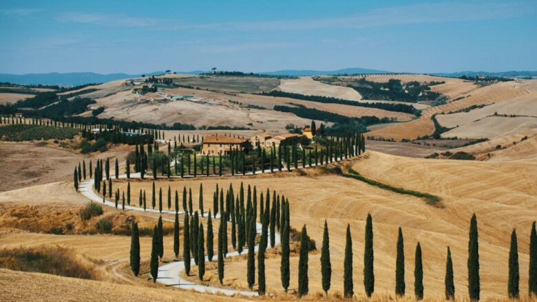 Un incantevole borgo della Val d’Orcia tra storia e terme naturali