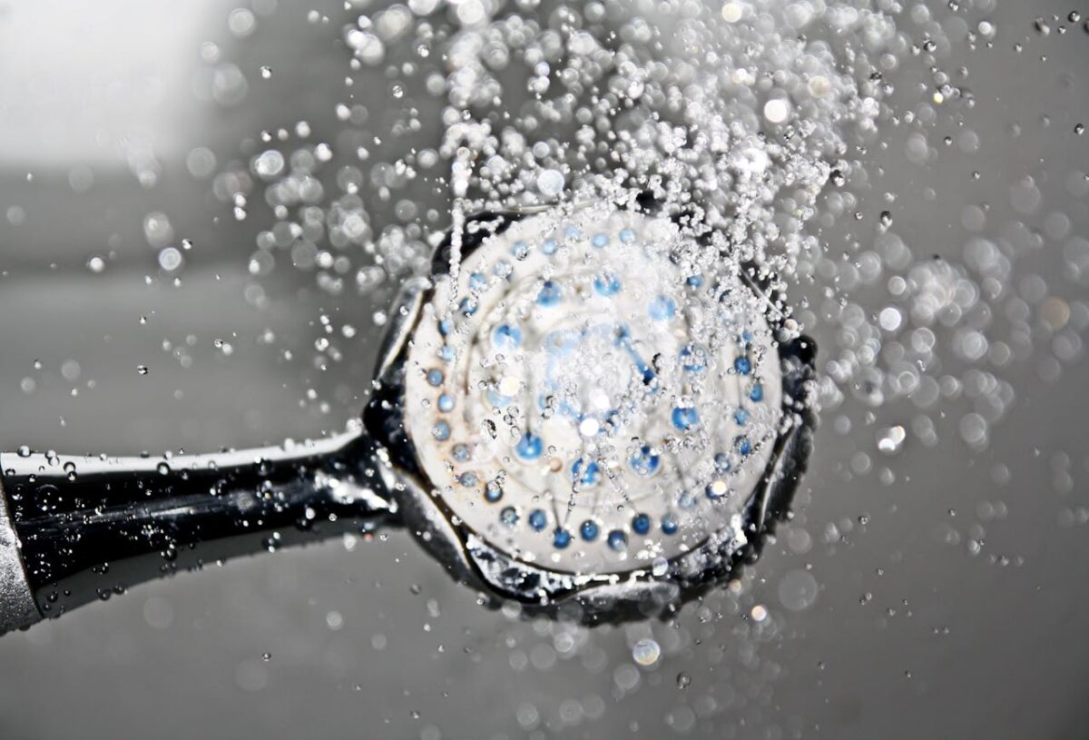Scaldabagno ad accumulo o istantaneo? Quale scegliere per avere sempre acqua calda e bollette leggere Scaldabagno ad accumulo o istantaneo? Quale scegliere per avere sempre acqua calda e bollette leggere