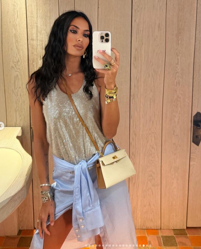 Elisabetta Gregoraci mostra sui social la sua ultima chicca (in fatto di borse) firmata Hermès: il suo valore supera i 25 mila euro! Elisabetta Gregoraci mostra sui social la sua ultima chicca (in fatto di borse) firmata Hermès: il suo valore supera i 25 mila euro!