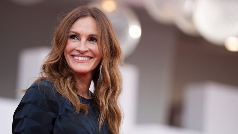 Julia Roberts è la vera regina di Venezia 2025: ecco il suo Look firmato Versace!