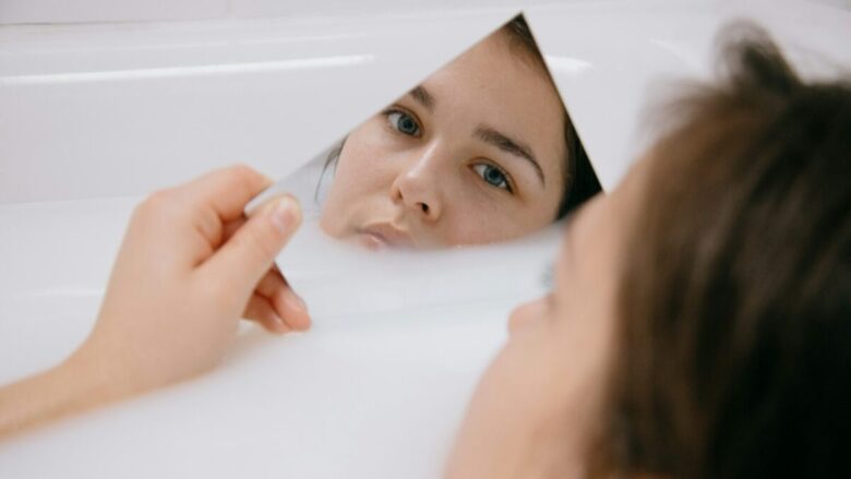 Mousse detergente viso: le 5 migliori per una detersione efficace e delicata